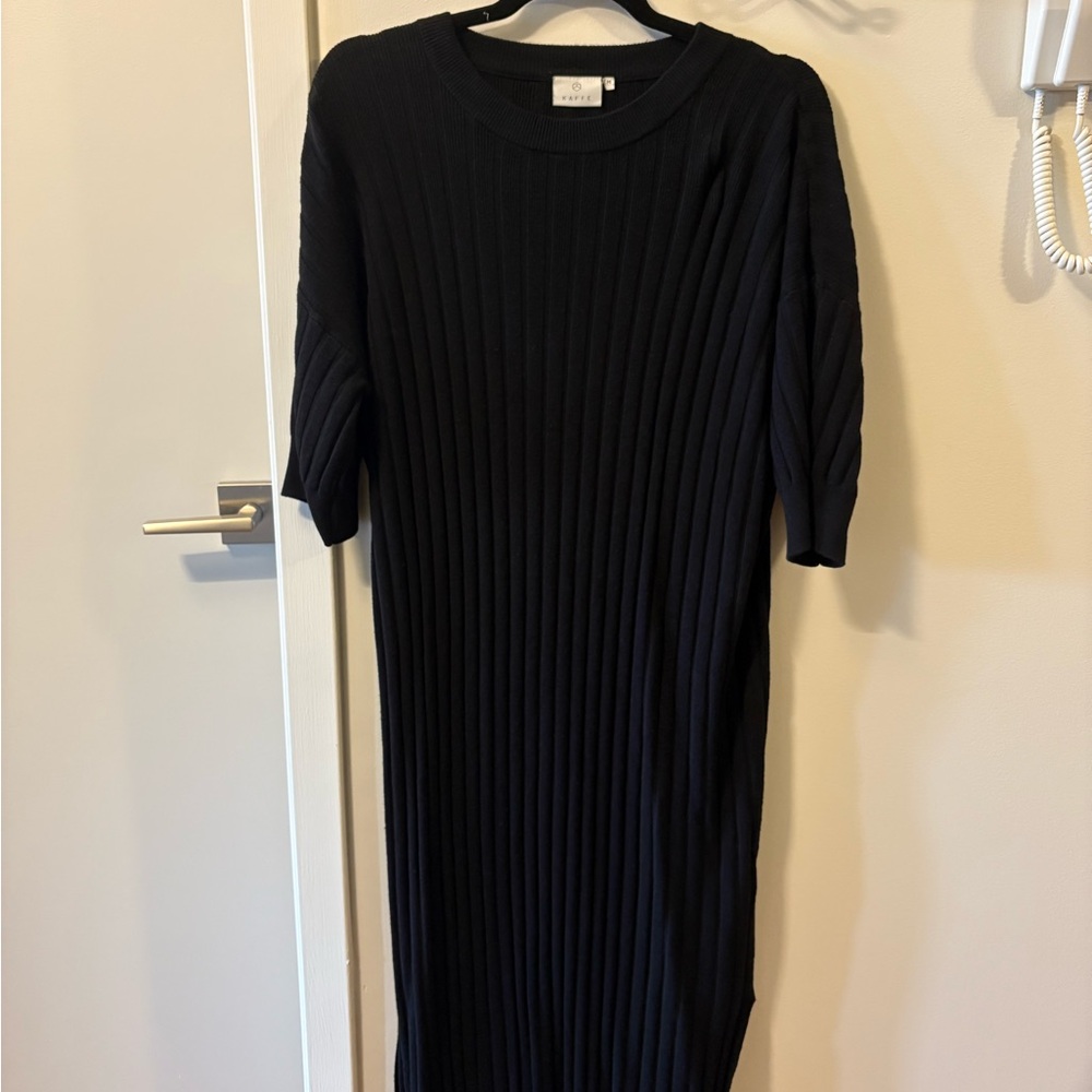 Elegant Black Ribbed Dress